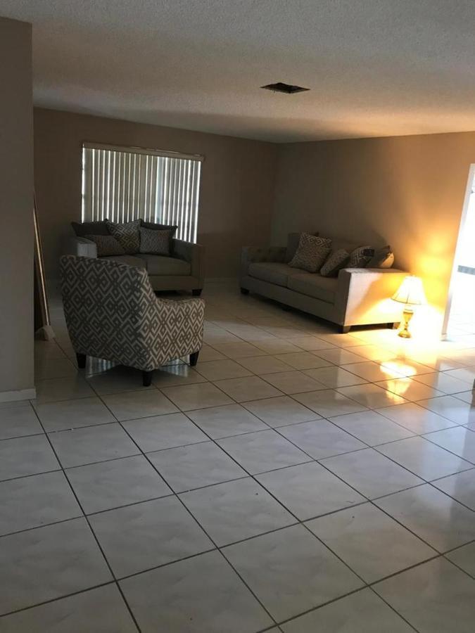 82-10Sw 135Av Villa Miami Bagian luar foto