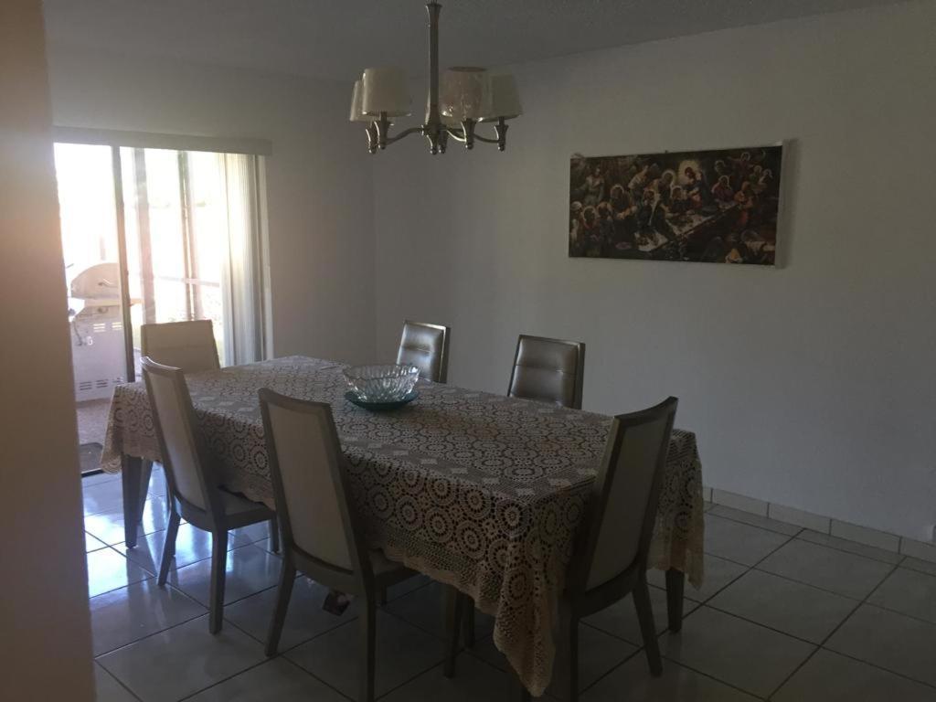 82-10Sw 135Av Villa Miami Bagian luar foto