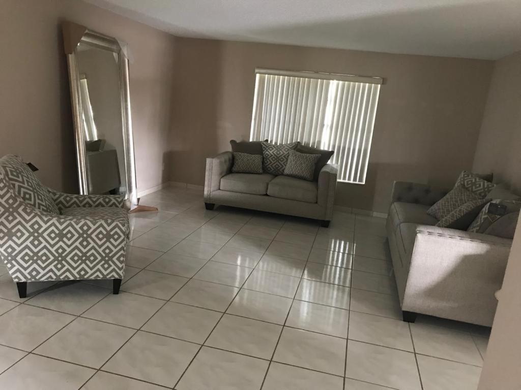 82-10Sw 135Av Villa Miami Bagian luar foto