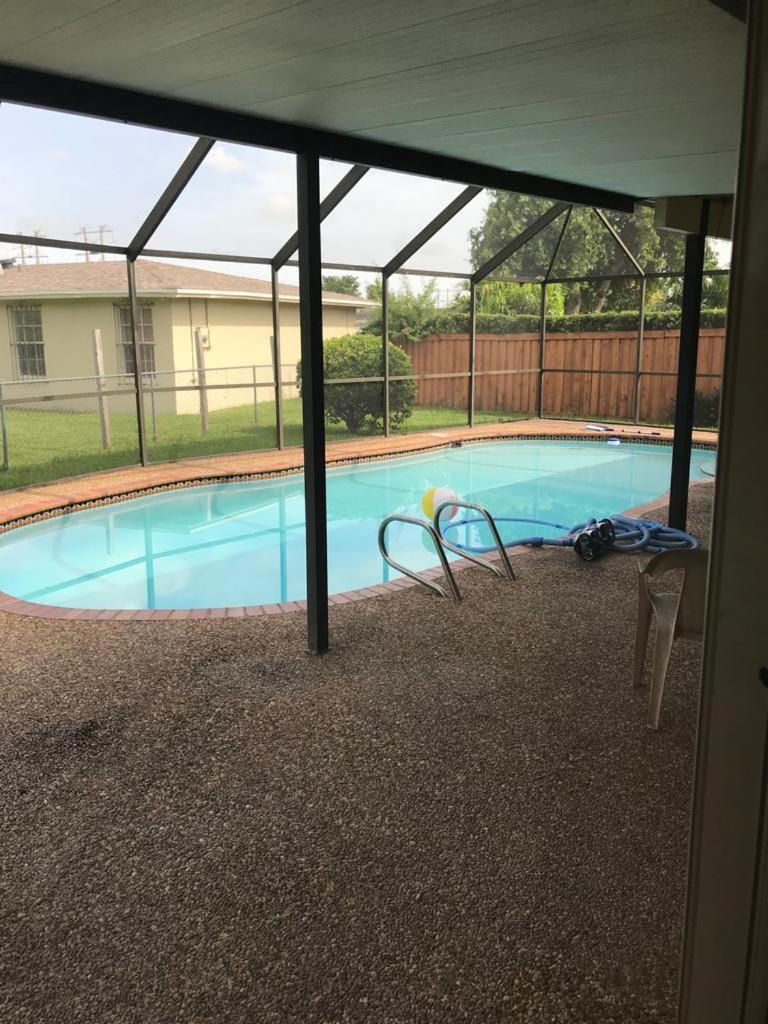 82-10Sw 135Av Villa Miami Bagian luar foto